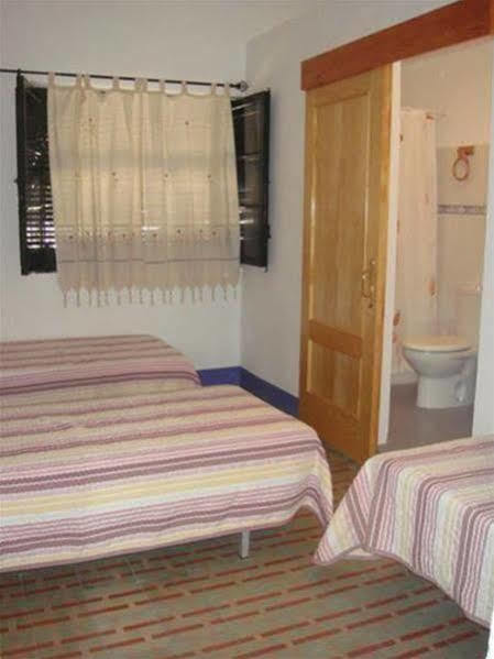 Hostal Villa Mercedes Chipiona Bagian luar foto