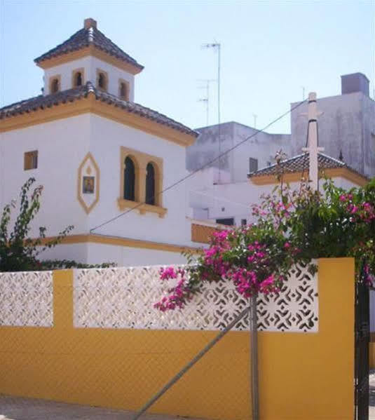 Hostal Villa Mercedes Chipiona Bagian luar foto