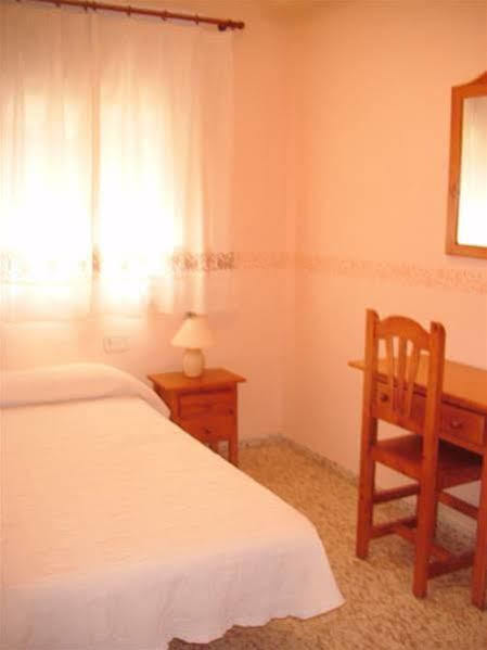 Hostal Villa Mercedes Chipiona Bagian luar foto