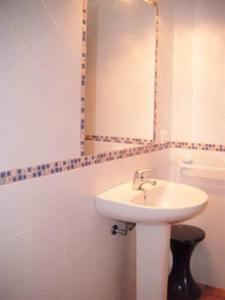Hostal Villa Mercedes Chipiona Bagian luar foto